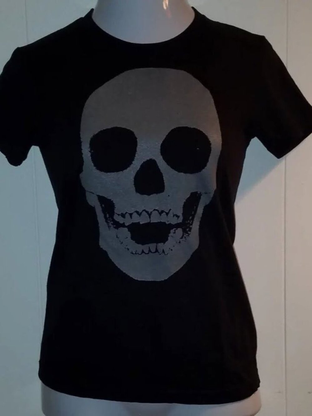 Laughing Skull glow in the dark t-shirt Women's Size M or XL Black - Picture 3 of 6